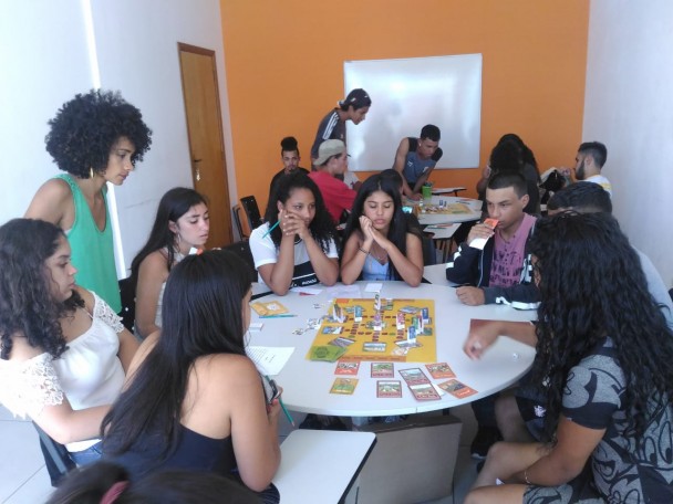 Tambores e bonecas Abayomi foram os elementos da cultura afro trabalhados em oficinas no CJ Restinga