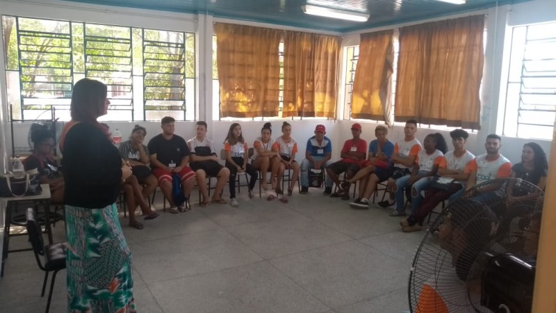 Jovens puderam tirar dúvidas e contar suas experiência para a Miss Trans