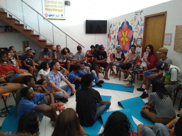 Na Restinga, o bate-papo reuniu mais de 50 jovens